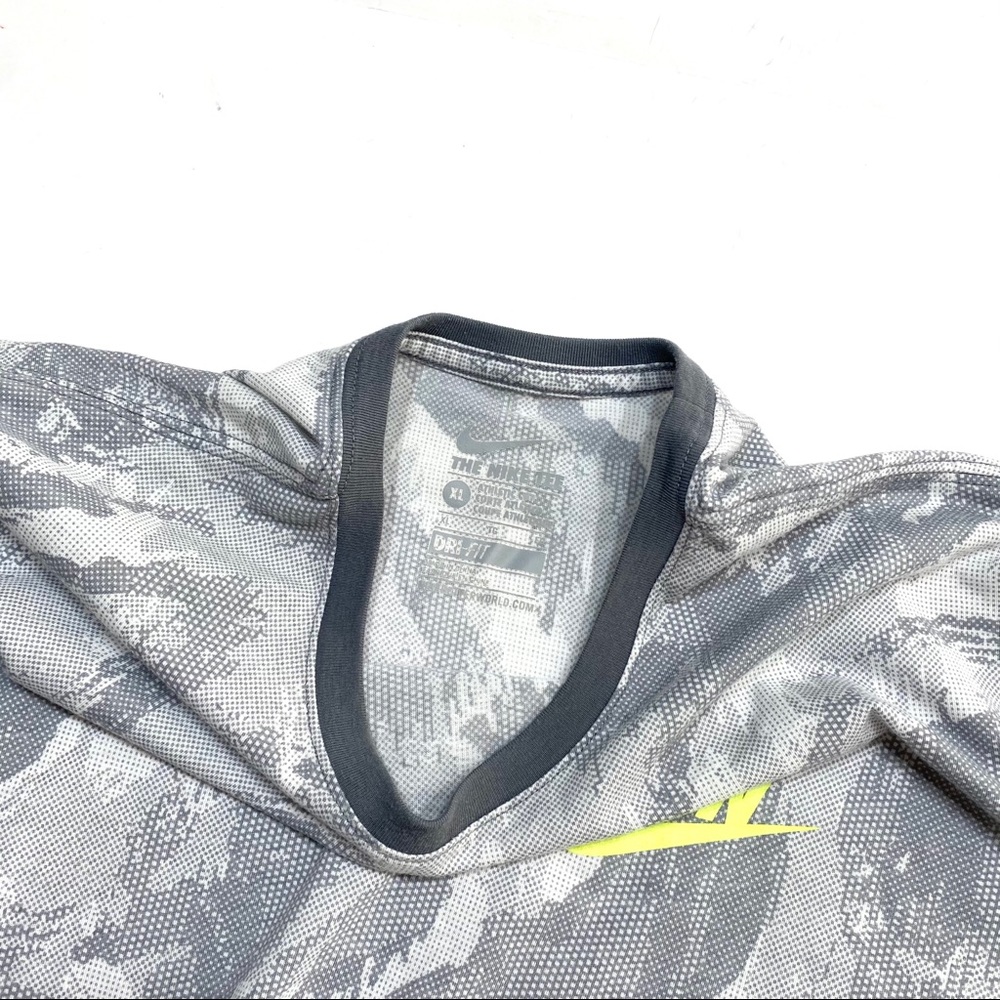 Nike dri fit printed shirt - Picture 2 of 3